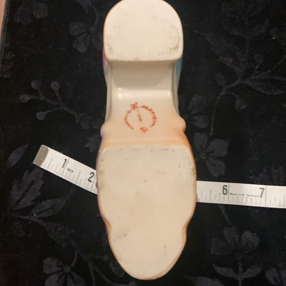 Beautiful vintage shoe with flowers 7 inches - Picture 6 of 8